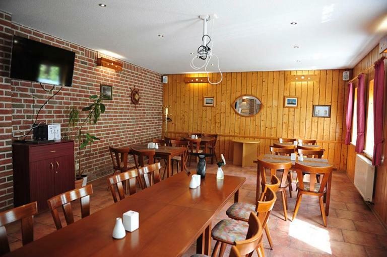 Hôtel Gasthaus Zum Seestern à Ravensbruck Extérieur photo