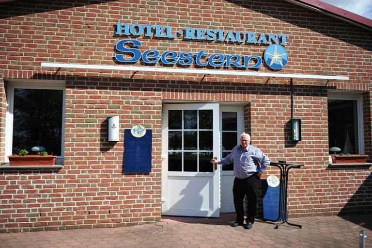 Hôtel Gasthaus Zum Seestern à Ravensbruck Extérieur photo